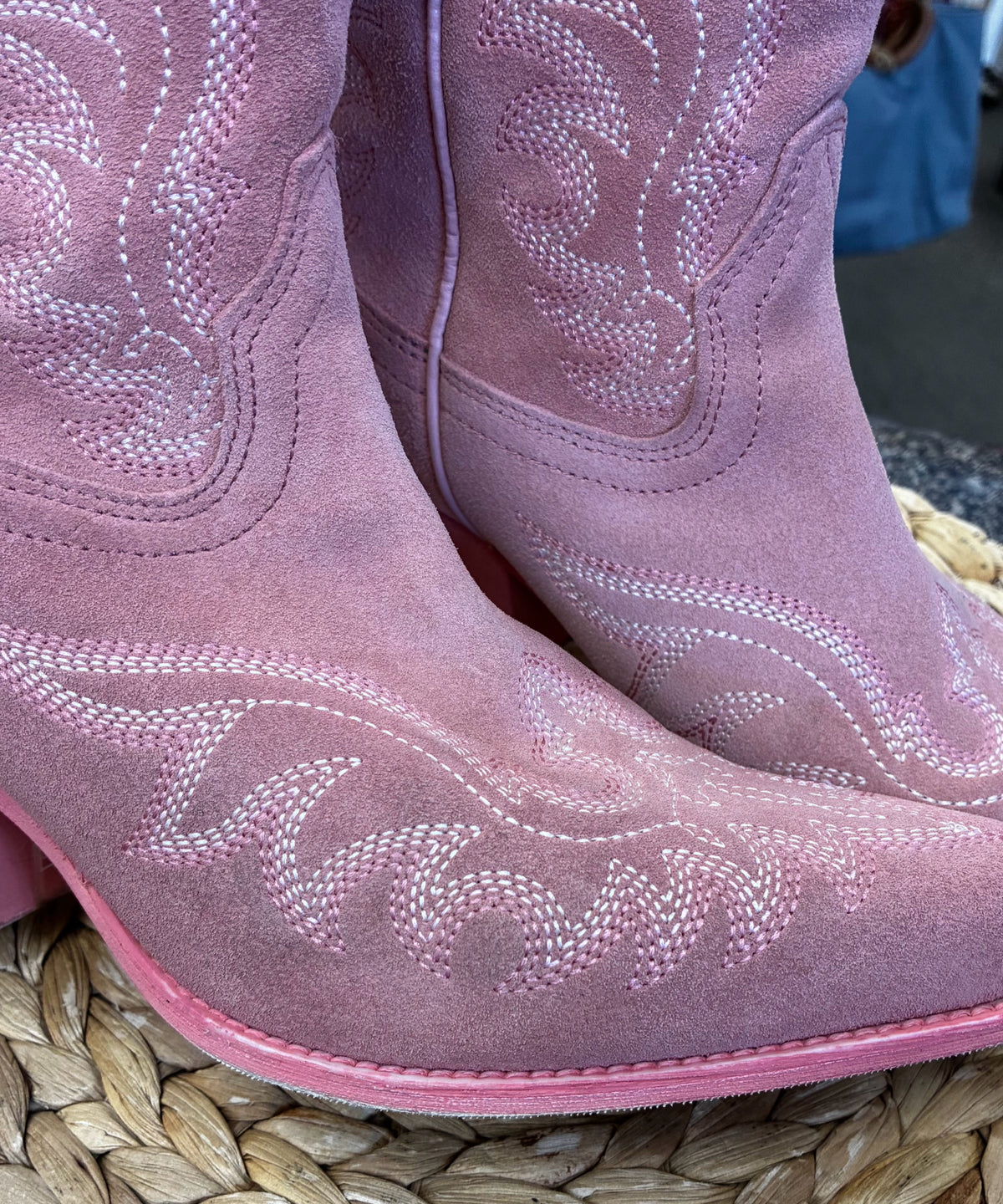 Pre-owned ARIAT Dusty pink Size 8.5 Boot