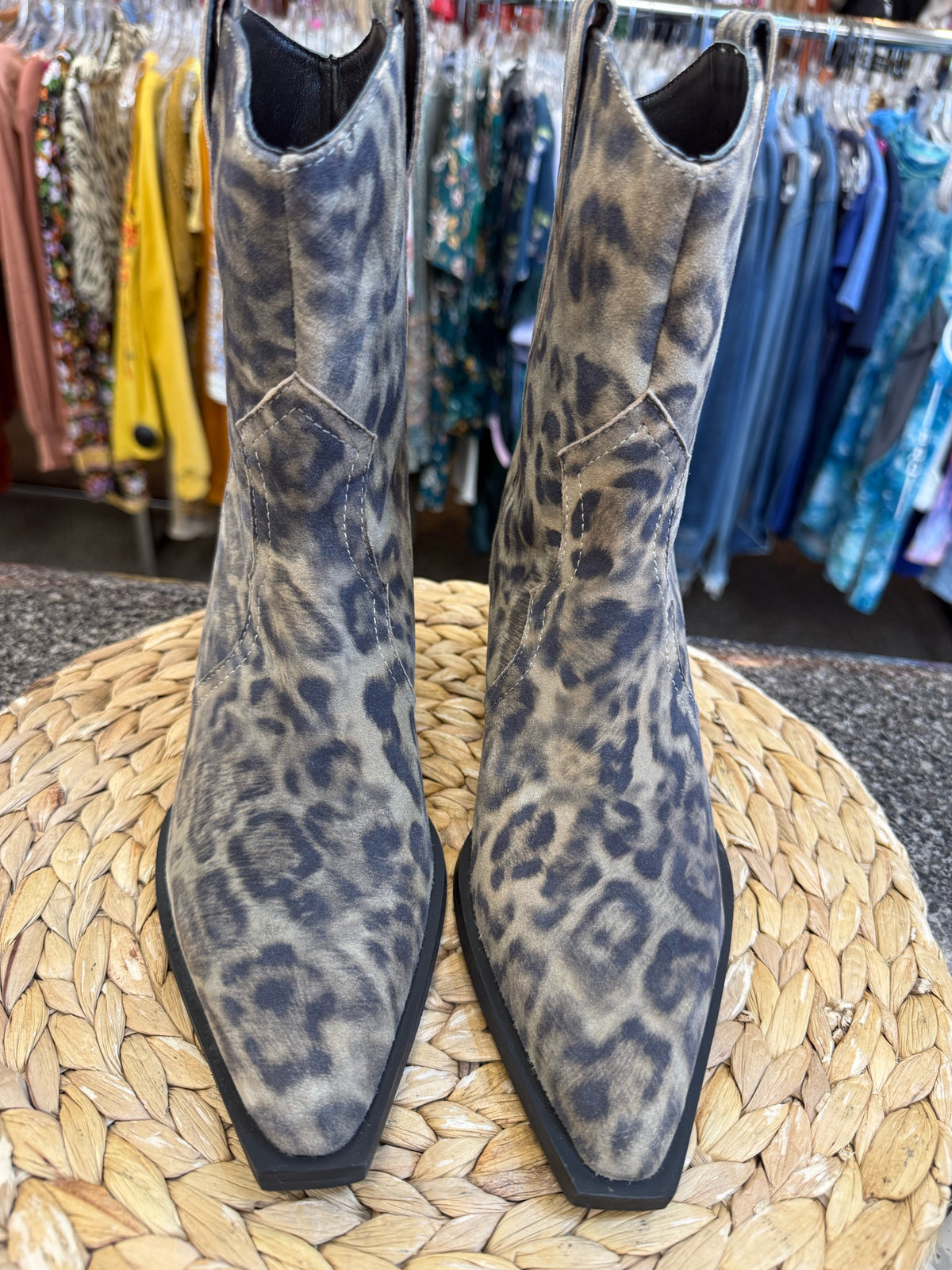 Pre-owned FREE PEOPLE Leopard Size 6.5 Boot