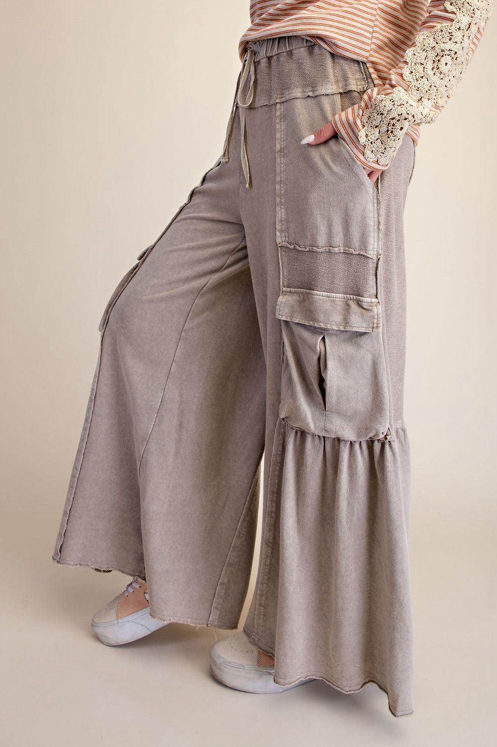 New EASEL Tan Size Small Pants